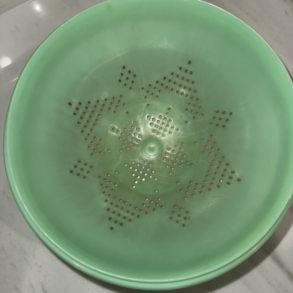 Vintage Green Tupperware Colander strainer bowl 9.5" star 339-2-used